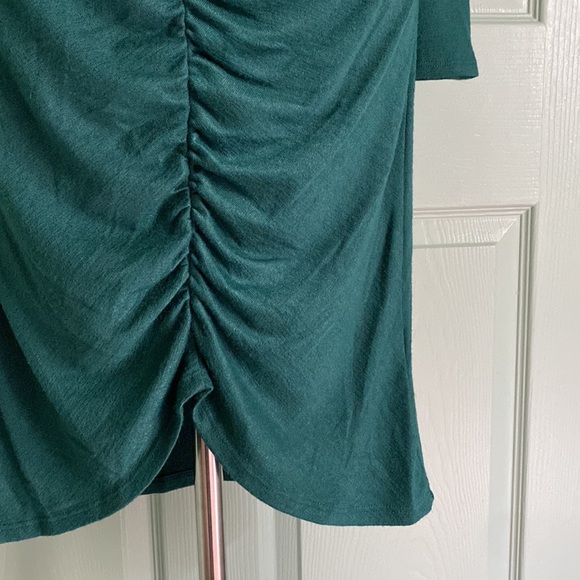 LEITH emerald green light weight knit long sleeve dress with center ruching - Picture 4 of 11
